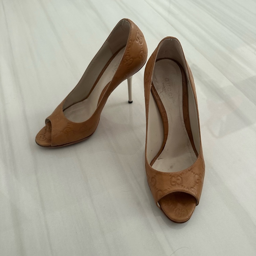 Gucci heels, branded tan